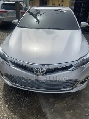Toyota Avalon XLE Premium Sedan FWD (3.5L 6cyl 6A) 2013 Silver