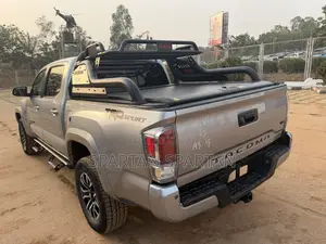 Toyota Tacoma 2021 Silver