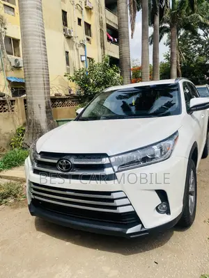 Toyota Highlander XLE 4x2 V6 (3.5L 6cyl 8A) 2018 White