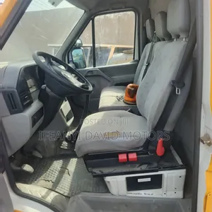 Volkswagen LT 2000 Yellow