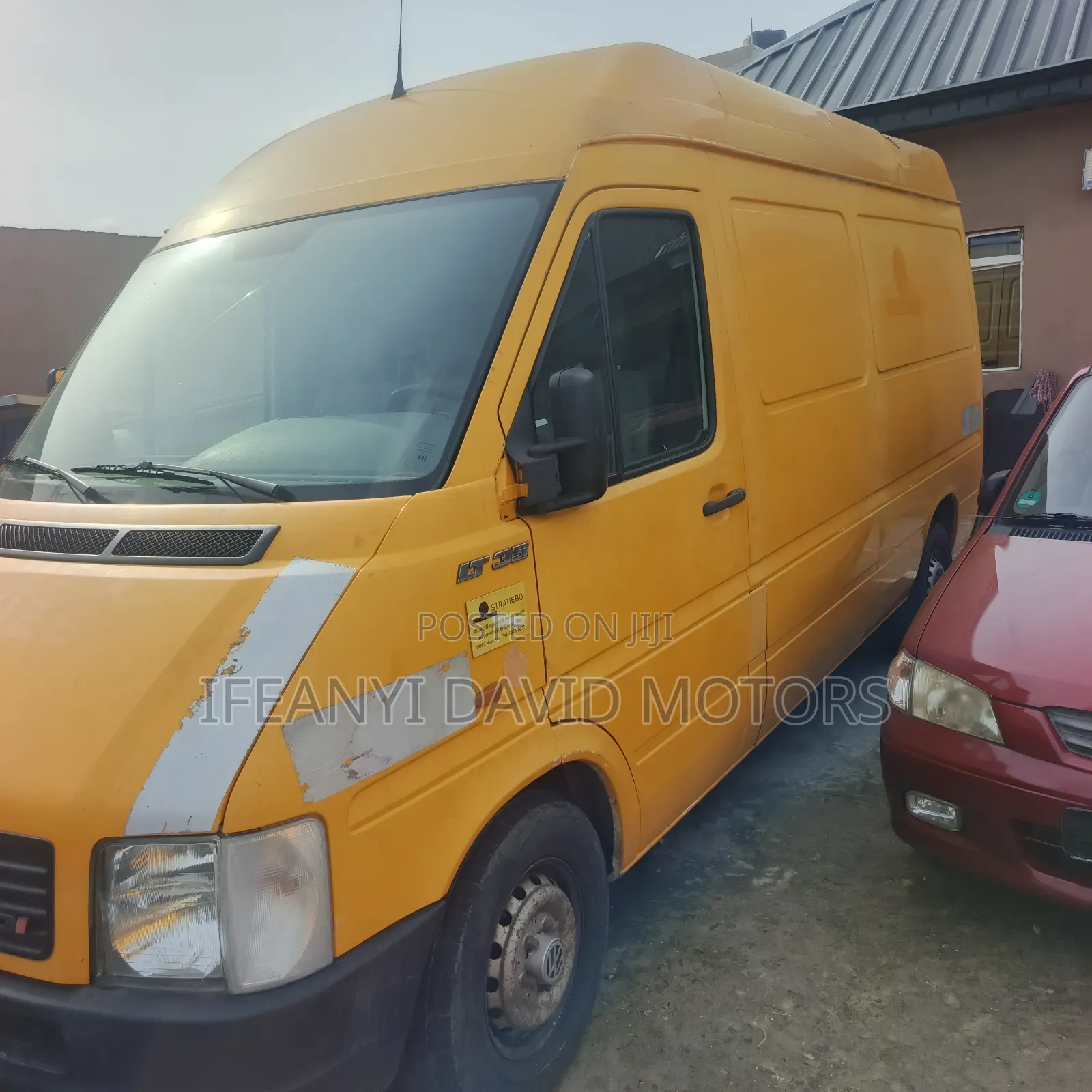 Volkswagen LT 2000 Yellow