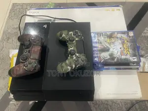 Ps4 ,2 Pads ,3 CDS