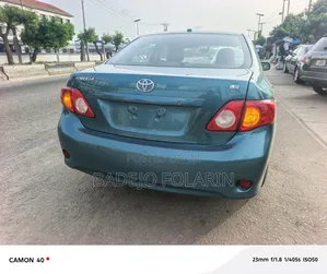 Toyota Corolla LE 4dr Sedan (1.8L 4cyl 4A) 2010