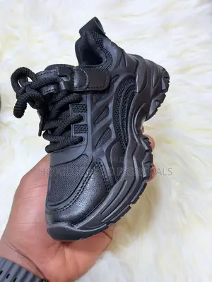 Luxury Kitup Black Sneakers