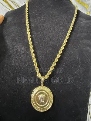 Italy 750 Pure Gold With Vasae Pendant