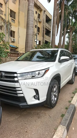 Toyota Highlander XLE 4x4 V6 (3.5L 6cyl 8A) 2017 White