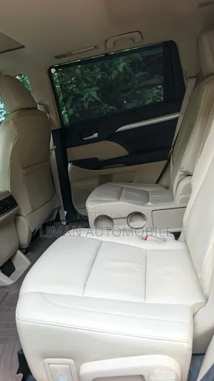 Toyota Highlander XLE 4x4 V6 (3.5L 6cyl 8A) 2017 White