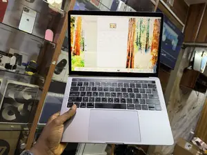 Laptop Apple MacBook Pro 2018 8GB Intel Core i5 SSD 256GB