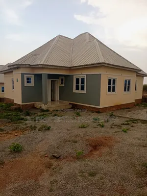 3bdrm Bungalow in Water Lake Estate, Dei-Dei for sale