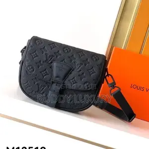 Louis Vuitton Montsouris Messenger Pm.