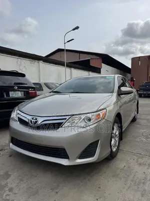 Toyota Camry LE 4dr Sedan (2.5L 4cyl 6A) 2013 Beige