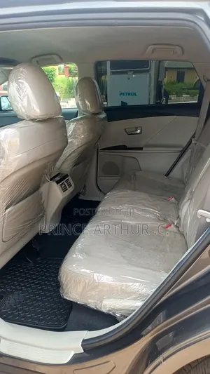Toyota Venza LE 2011 Gray