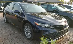 Toyota Camry SE 2021 Blue