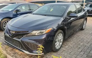 Toyota Camry SE 2021 Blue