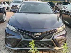Toyota Camry SE 2021 Blue