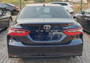 Toyota Camry SE 2021 Blue