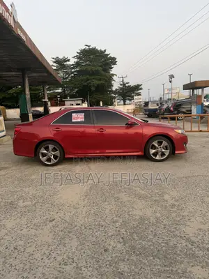 Toyota Camry SE 4dr Sedan (2.5L 4cyl 6A) 2013 Red