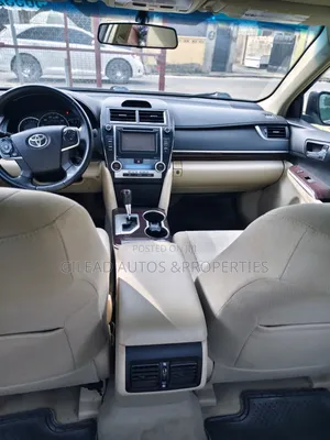 Toyota Camry XLE 4dr Sedan (3.5L 6cyl 6A) 2014