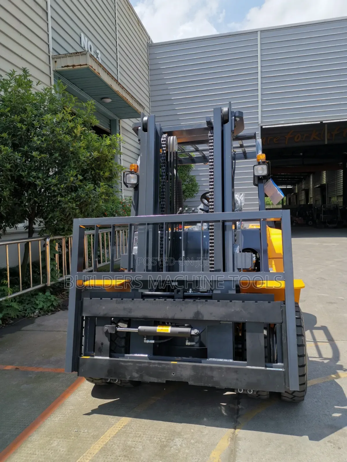 Un Forklift 10 Tons