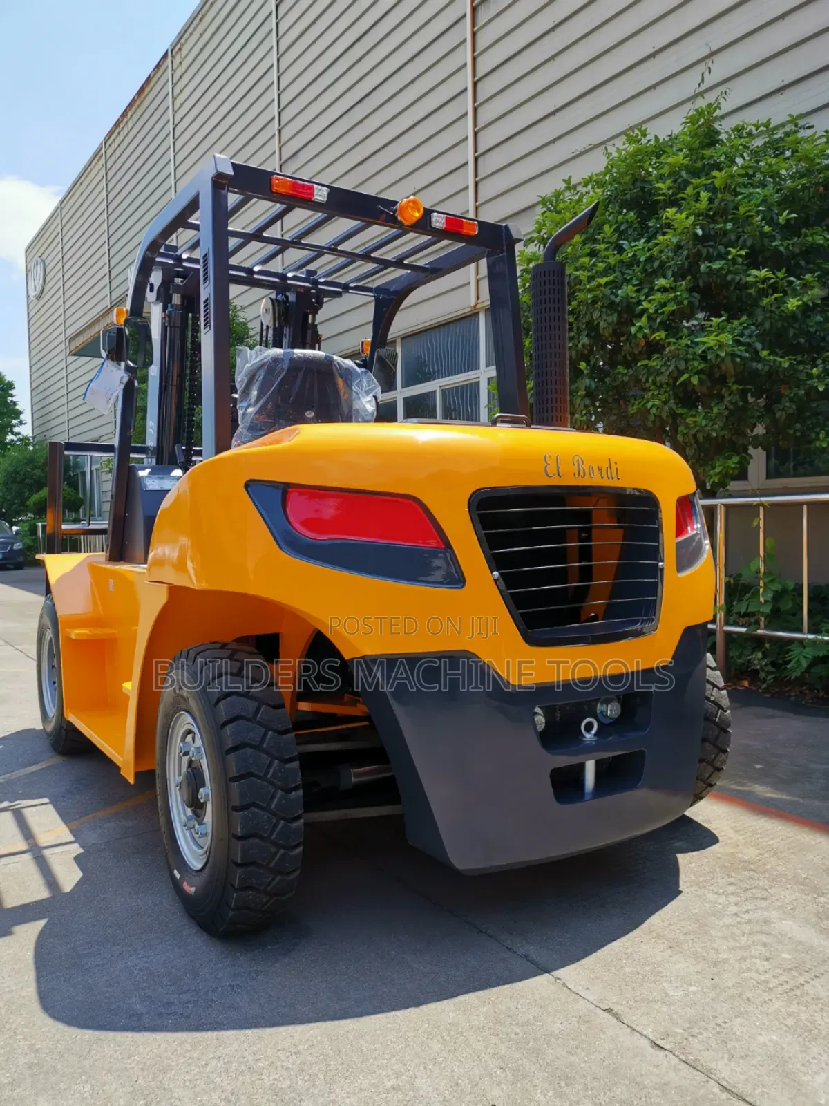 Un Forklift 5 Tons