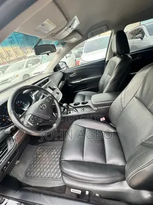 Toyota Avalon XLE Premium FWD Sedan (3.6L 6cyl 6A) 2016 Black
