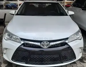 Toyota Camry SE w/Special Edition Pkg (2.5L 4cyl 6A) 2016 White
