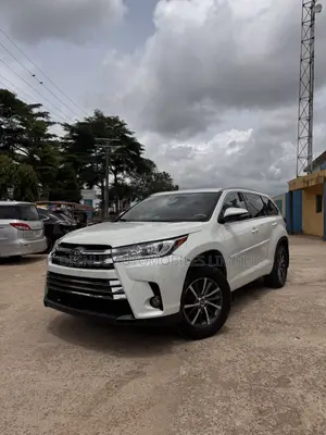 Toyota Highlander XLE 4x4 V6 (3.5L 6cyl 8A) 2018 White