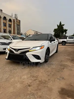 Toyota Camry SE FWD 2020 White