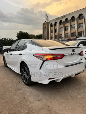 Toyota Camry SE FWD 2020 White