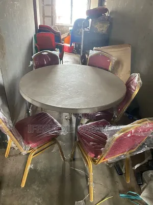 4ft Round Banquet Table and Chair