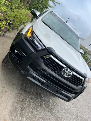 Toyota Hilux 2021 White