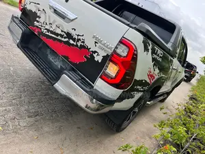Toyota Hilux 2021 White
