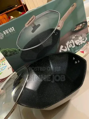 32cm Xiangeui Brand Octagonal Non-Stick Wok With a Glass Lid.
