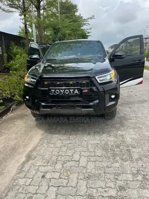 Toyota Hilux 2023 White