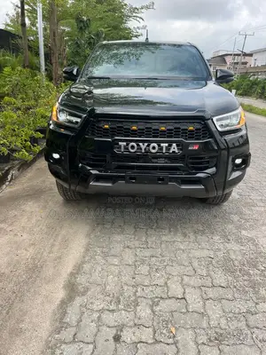 Toyota Hilux 2023 White