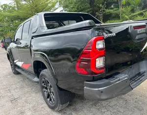 Toyota Hilux 2023 White