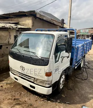 Toyota Dyna 2000 White