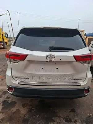 Toyota Highlander LE 4dr SUV AWD (3.5L 6cyl 6A) 2015 White