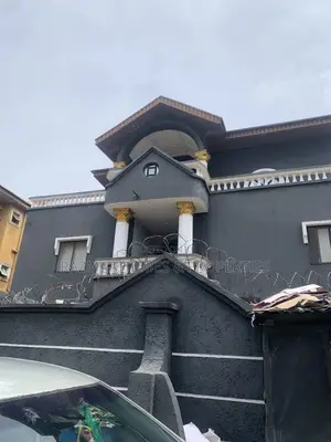 5bdrm Penthouse in Okota for rent