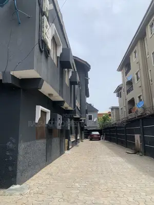 5bdrm Penthouse in Okota for rent
