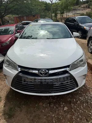 Toyota Camry LE 4dr Sedan (2.5L 4cyl 6A) 2016 White
