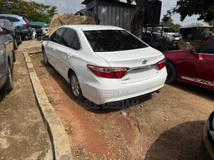Toyota Camry LE 4dr Sedan (2.5L 4cyl 6A) 2016 White
