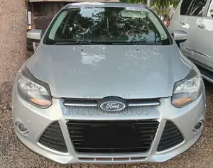 Ford Focus Titanium Hatchback FWD (2.0L 4cyl 5M) 2012 Silver