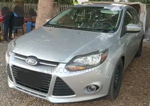 Ford Focus Titanium Hatchback FWD (2.0L 4cyl 5M) 2012 Silver