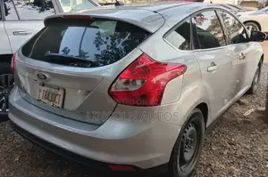 Ford Focus Titanium Hatchback FWD (2.0L 4cyl 5M) 2012 Silver