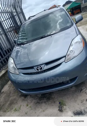 Toyota Sienna XLE 7 Passenger 2010 Blue