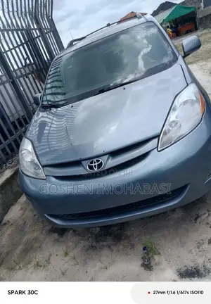 Toyota Sienna XLE 7 Passenger 2010 Blue