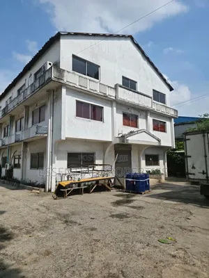 A 3 Floors Office Building Measuring 1000sqm