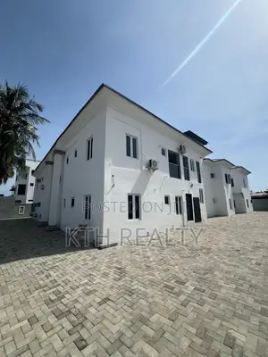 2bdrm Apartment in New Road, Igbo-efon for sale