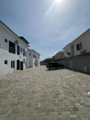 2bdrm Apartment in New Road, Igbo-efon for sale